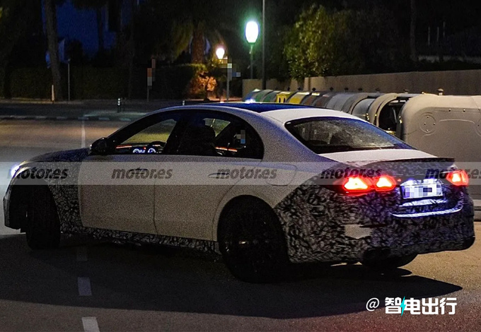 奔驰全新E级高性能版曝光换搭新动力/售价上涨-图3