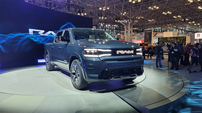 特斯拉皮卡与其他10万美元级别电动皮卡关键数据对比谁更值-图17