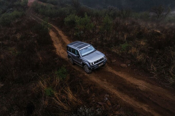 18.98万元全新BJ40刀锋英雄版上市全时四驱+三把锁-图5