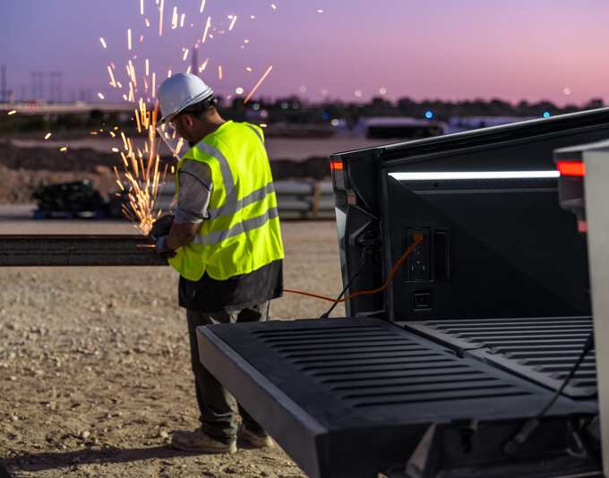 特斯拉皮卡Cybertruck正式上市43.52万元起零百加速仅2.9秒-图8