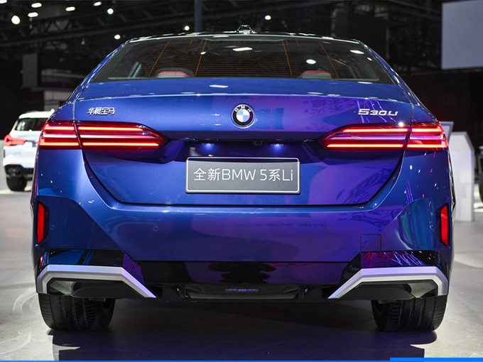 以创新打破豪华车市场稳态全新宝马五系再续豪华标杆-图4