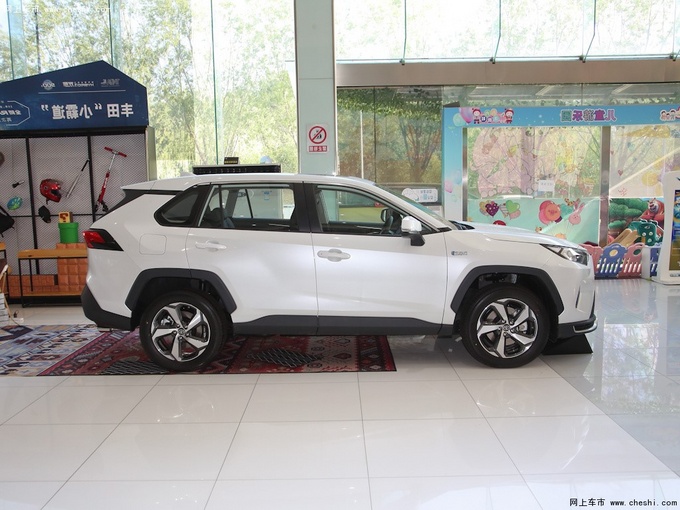 一汽丰田这款插混版车型7.4秒破百 油耗却低至1.1升-图4