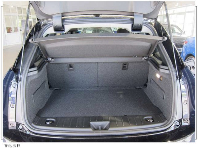 宝马i3进店实拍对开门设计/内配两块大屏-图5