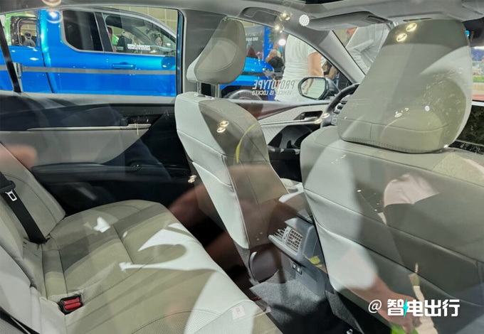 丰田全新一代凯美瑞实拍国内减配四驱/停售燃油版-图8