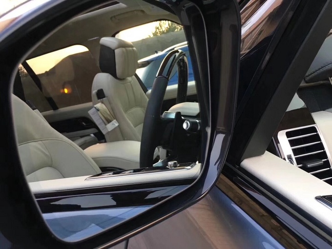 2018款路虎揽胜行政版 品质做工皆属佳品-图8