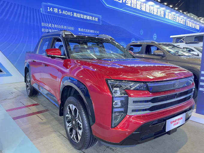 未來派先鋒大皮卡先鋒官F16亮相中國重汽2024年合作伙伴大會(huì)-圖3