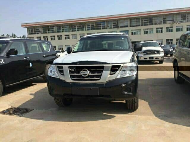 18款日产途乐XE 中控真皮包边手握感极佳-图1