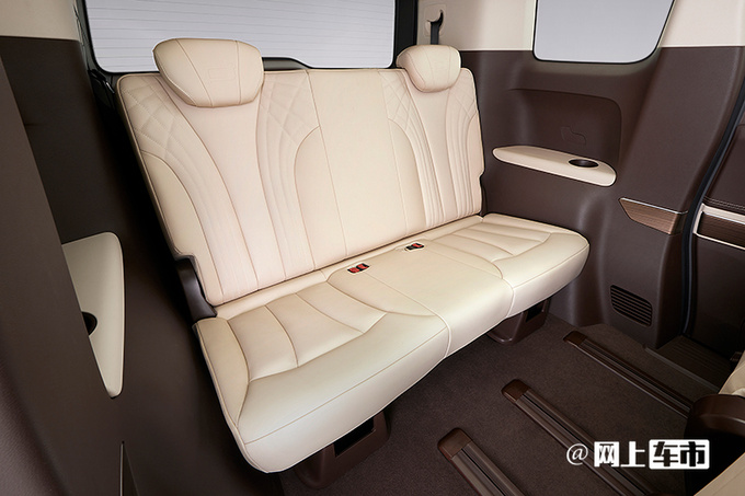 奔腾全新MPV内饰曝光酷似红旗HQ9-座椅配置更豪华-图4