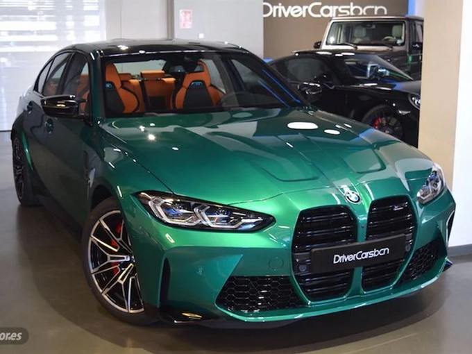 宝马全新M3进店实拍配赛车座椅/外观更运动-图1