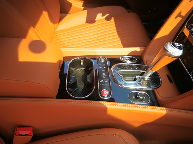 18款宾利飞驰配置 经典优雅彰显不凡品质-图8