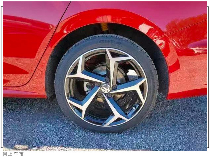 大众新款帕萨特实拍搭2.0T引擎/配炭黑扰流板-图4