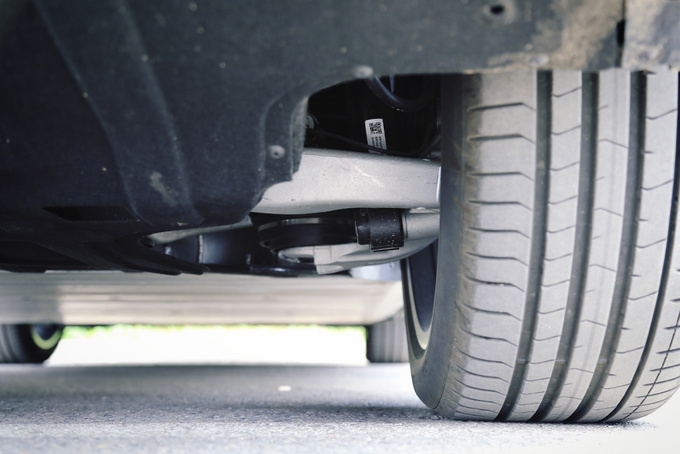 场地试驾岚图FREE 零百加速4秒的SUV是什么体验-图7