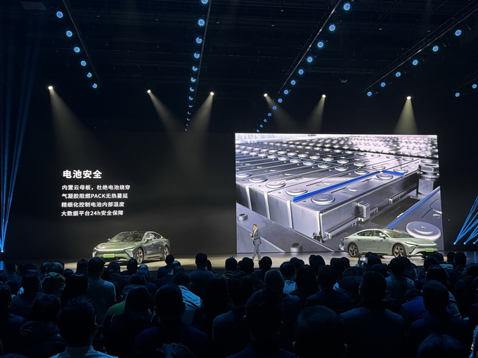 最高续航905km 3.7s破百 标配空气悬架 星纪元ES比预售降2万上市-图17