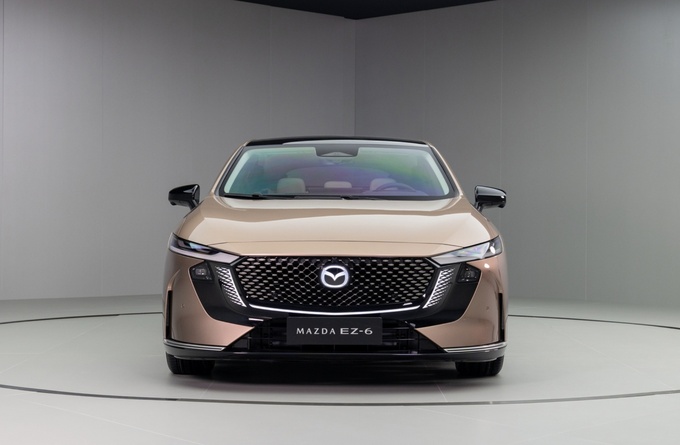 北京车展长安马自达EZ-6S首发亮相旗下首款新能源旗舰轿车-图2