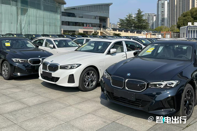 宝马4S店i3大降价5折甩卖-图2
