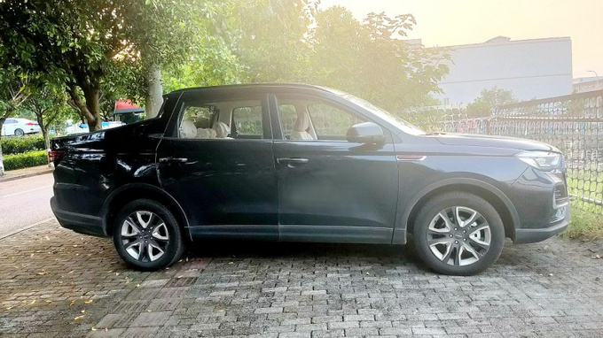 重汽VX7皮卡街拍实车曝光或将于10月正式上-图3