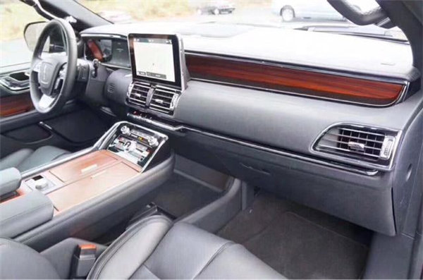 2018款林肯领航员 空间大性能优表现不俗-图6