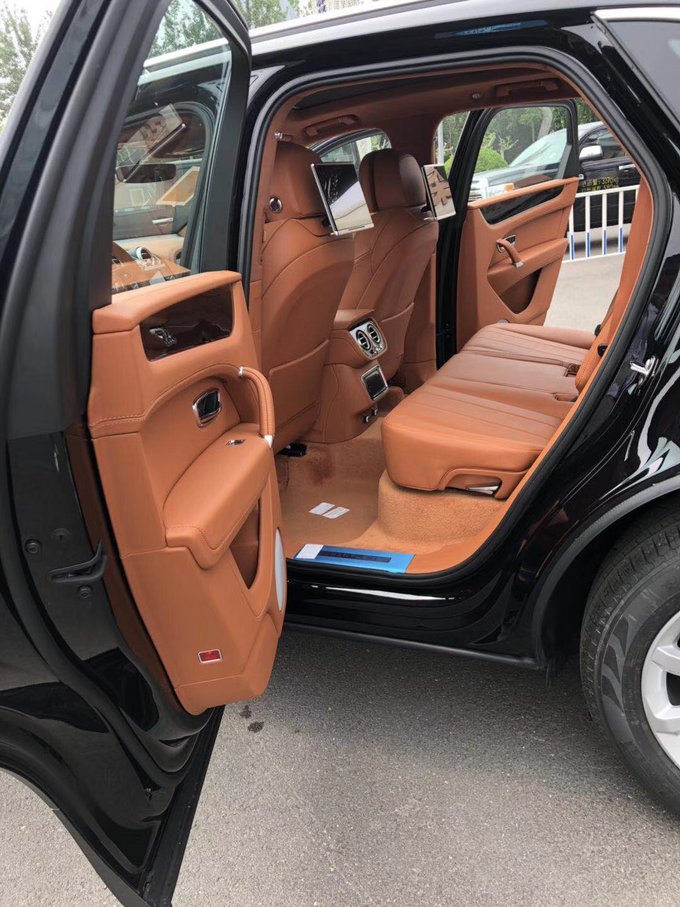 18款宾利添越4.0T柴油V8 底盘升降带后娱-图6