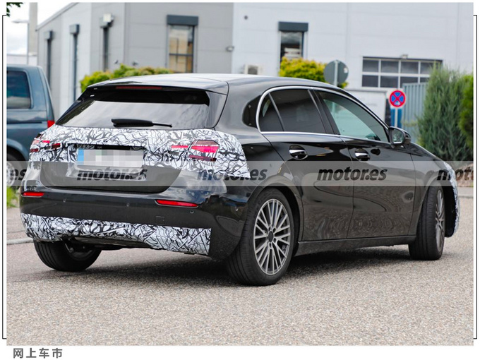 奔驰中期改款A级路试实车曝光配C级同款格栅-图5