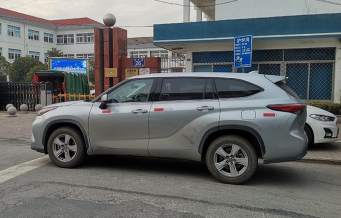 丰田全新国产汉兰达实拍 推2.5L混动-明年9月上市-图2