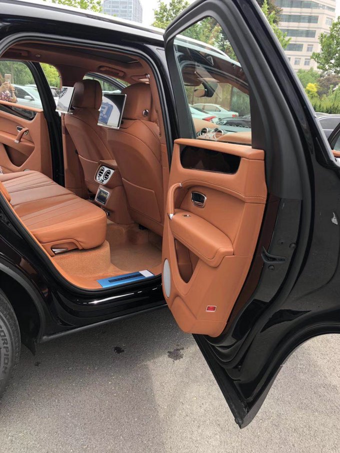 18款宾利添越4.0T柴油V8 底盘升降带后娱-图8