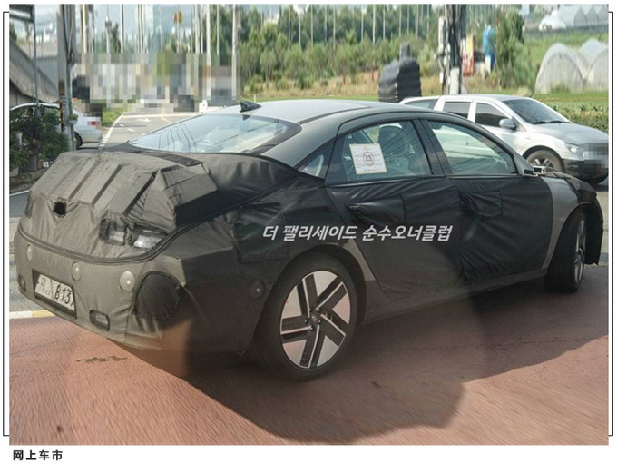 现代全新轿车现身配电子后视镜/空间堪比索纳塔-图2