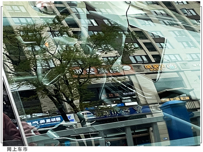 红旗纯电动轿车内饰曝光配悬浮大屏 3个月后量产-图5