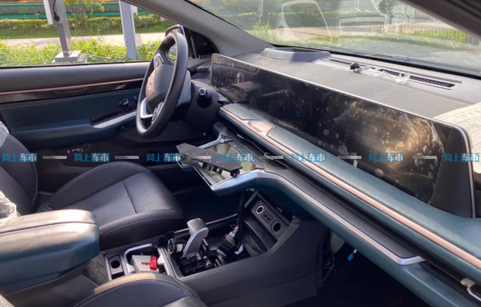 奇瑞瑞腾01谍照首曝 溜背设计 屏幕比奔驰A级长-图4