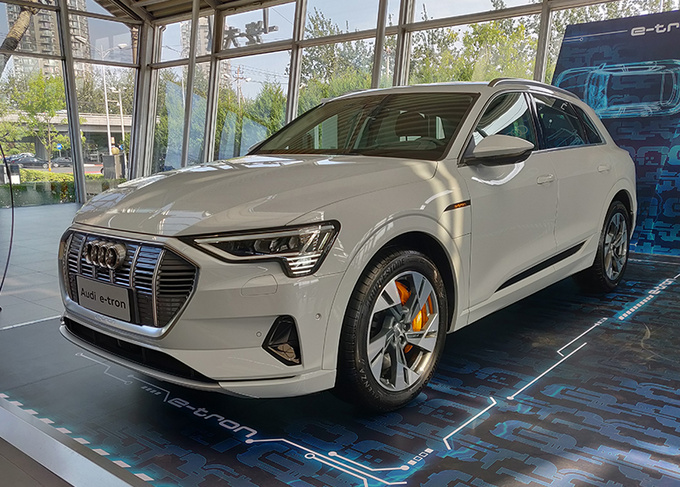 奥迪e-tron电动SUV 21天后上市 不到70万就能买-图1