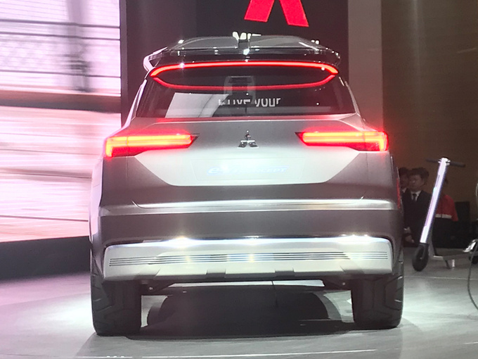 三菱发布概念SUV 造型科幻/动力搭2.4L混动-图4