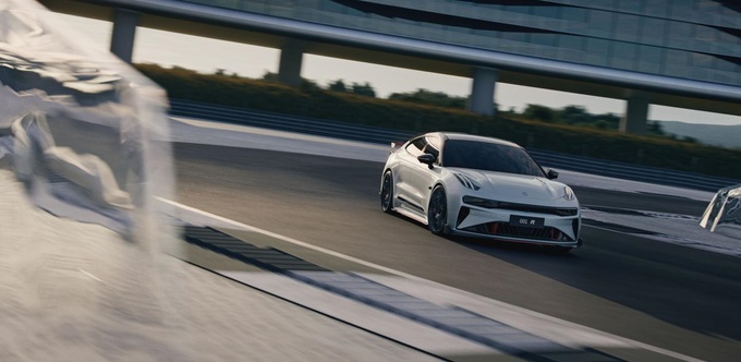 莱科宁模式加持极氪001 FR正式上市售价76.9万元起-图3