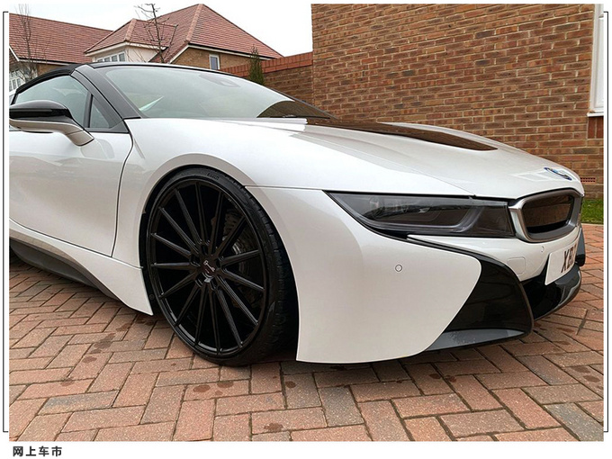 宝马i8敞篷版实拍搭1.5T插混/前卫剪刀门造型-图3