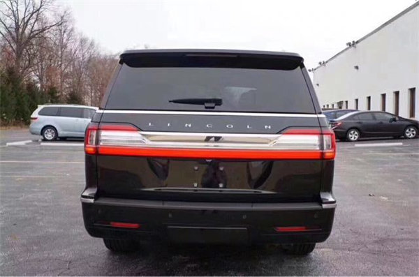 18款林肯领航员墨版 现车配置全豪车典范-图4