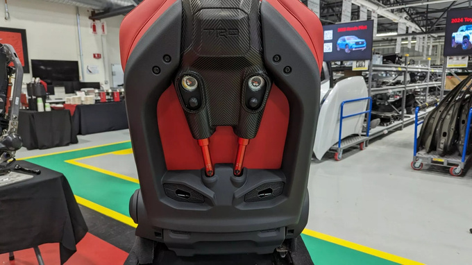 2024款丰田Tacoma TRD Pro版座椅科技满满的等速性能座椅-图3