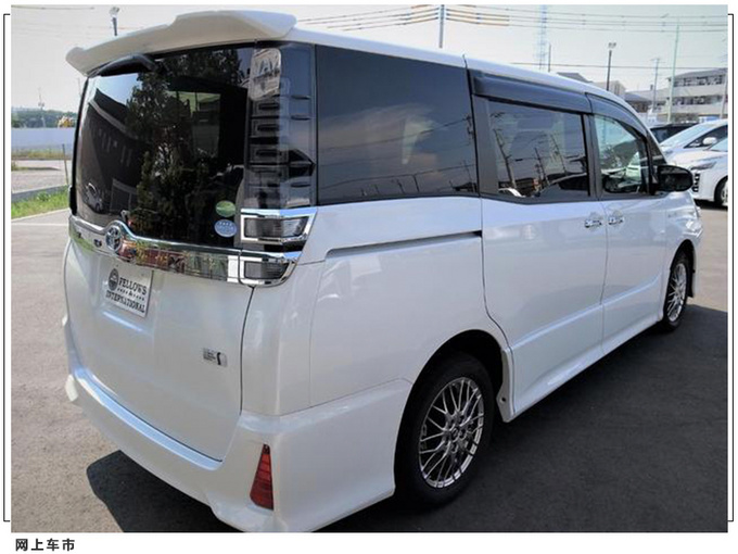 丰田小号埃尔法实拍曝光搭混动引擎动力出色-图5