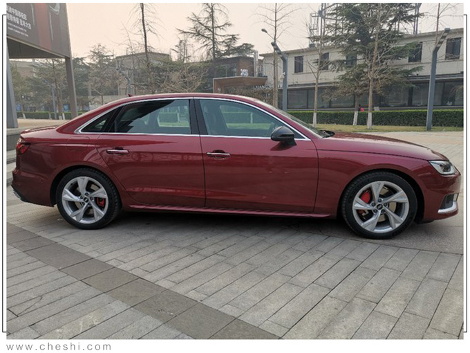 奥迪国产新款A4L实拍最快下月到店30.8万起售-图1