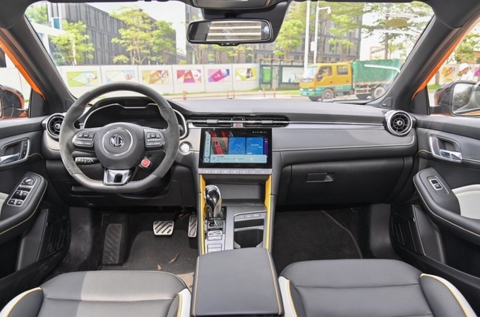 三代对三代 奔腾B70名爵6伯仲难分-图4