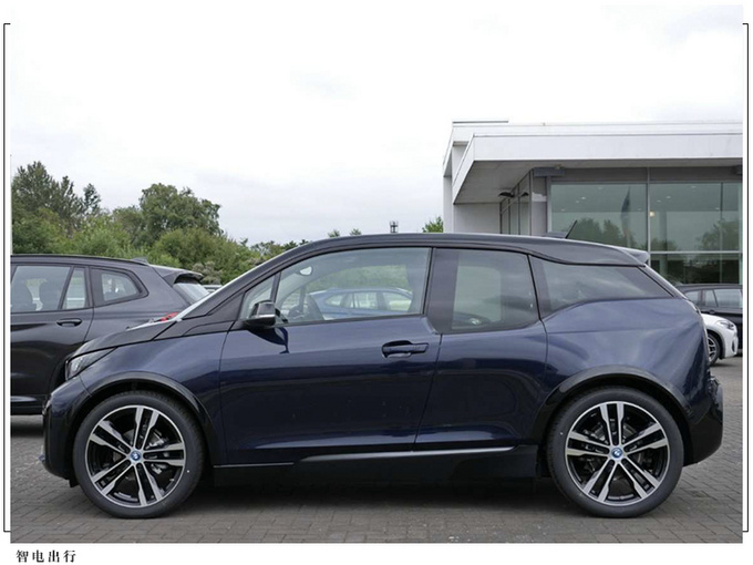 宝马i3实拍曝光对开门设计/内配悬浮中控屏-图2