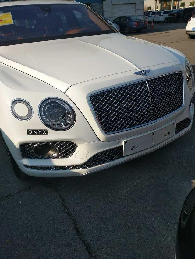 宾利添越奢华新配置 大气越野升级科技感-图1