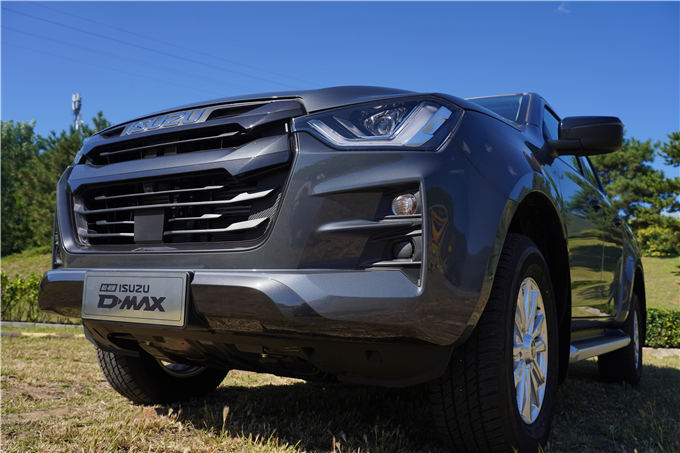 2023款D-MAX正式上市售价来到13万级三大件品质优异-图2