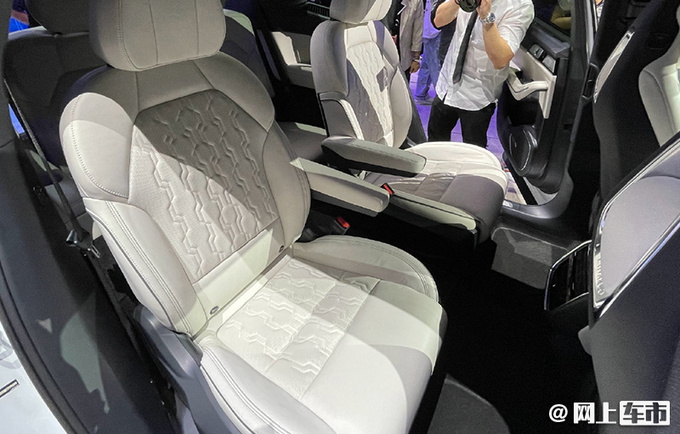 领克09最快10月上市 比沃尔沃XC90大 预计25万起售-图1