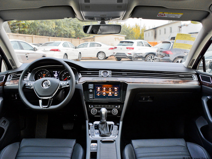 20万就能买性能运动家轿看看这三款车怎么样-图4