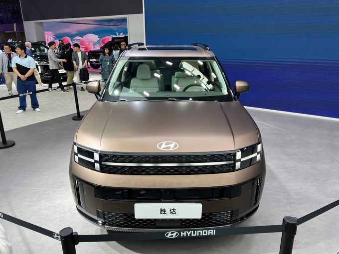 2024北京车展全新现代胜达实拍体验硬朗与温馨的完美组合-图2