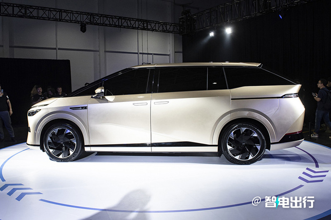 小鹏X9首发亮相比腾势D9大 全系标配后轮转向-图2