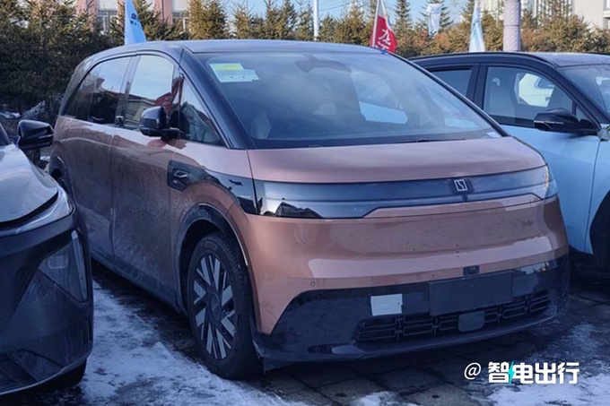 极氪MIX 4月25日发布可选磷酸铁锂电池 续航712km-图2