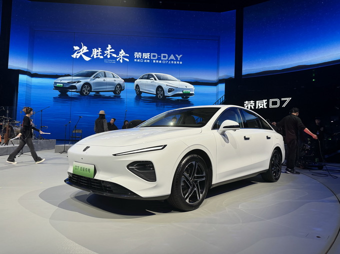 榮威D7:純電-搭最薄電池 超級(jí)混動(dòng)-續(xù)航1400km B級(jí)車才賣12萬多-圖20