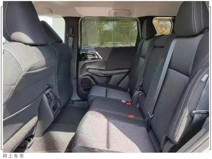 三菱新欧蓝德到店实拍搭1.5T引擎/升级电子档把-图7