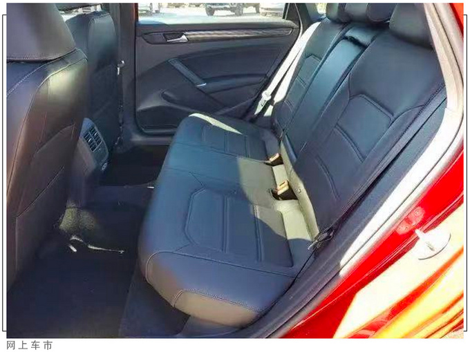 大众新款帕萨特实拍搭2.0T引擎/配炭黑扰流板-图7