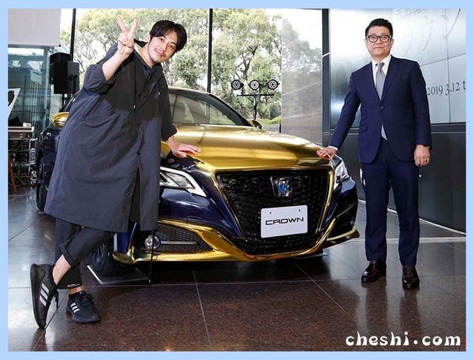 丰田皇冠推特别版车型 双色车身设计/搭2.0T引擎-图1