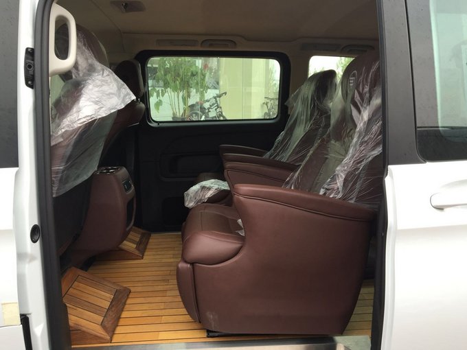 进口商务奔驰V250L豪华版 PK丰田埃尔法-图7